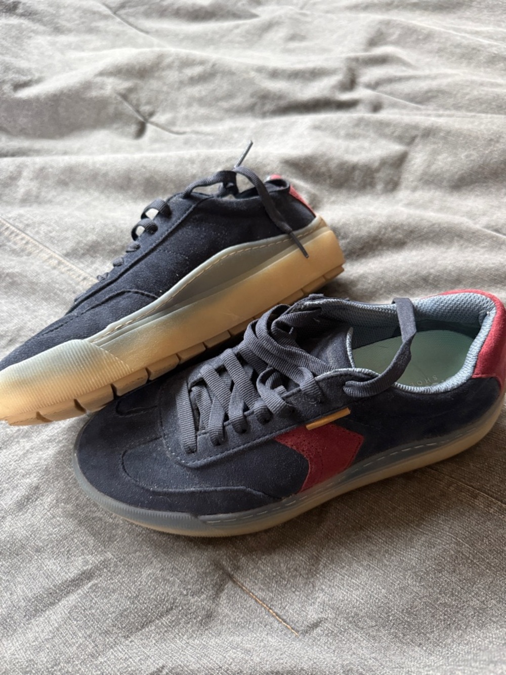 Women’s  navy and red Low-Top Casual Sneakers